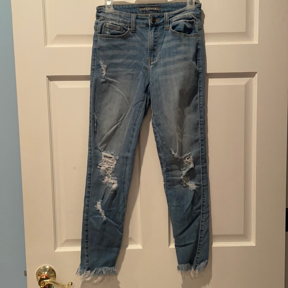 NATURE Light wash distressed skinny jean